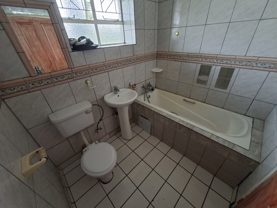 To Let 1 Bedroom Property for Rent in Lambton Gauteng