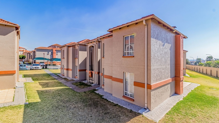 2 Bedroom Property for Sale in Ormonde View Gauteng