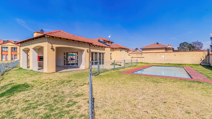 2 Bedroom Property for Sale in Ormonde View Gauteng