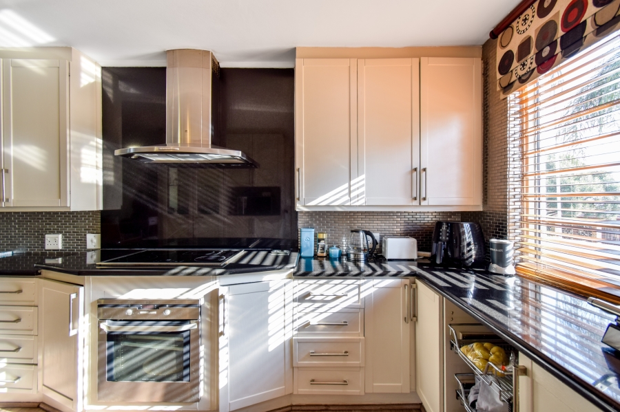 3 Bedroom Property for Sale in Faerie Glen Gauteng