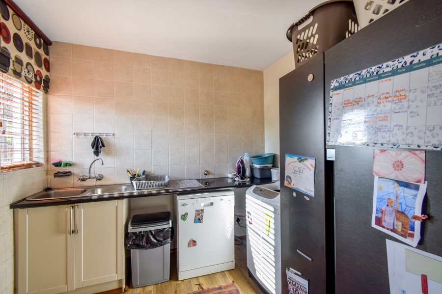 3 Bedroom Property for Sale in Faerie Glen Gauteng