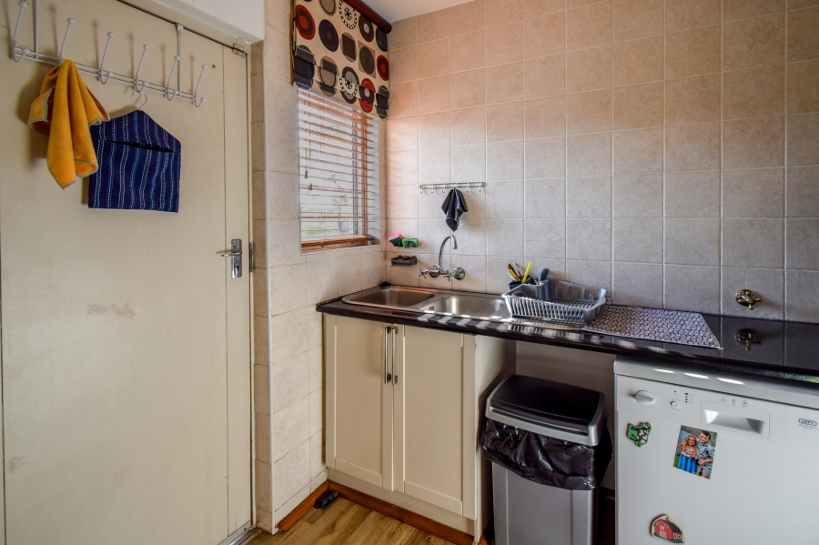 3 Bedroom Property for Sale in Faerie Glen Gauteng