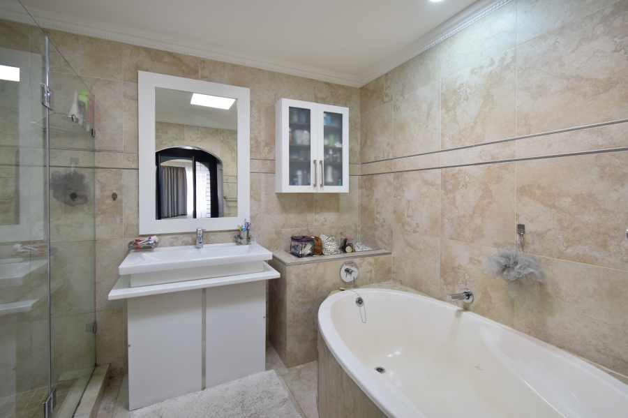 3 Bedroom Property for Sale in Faerie Glen Gauteng