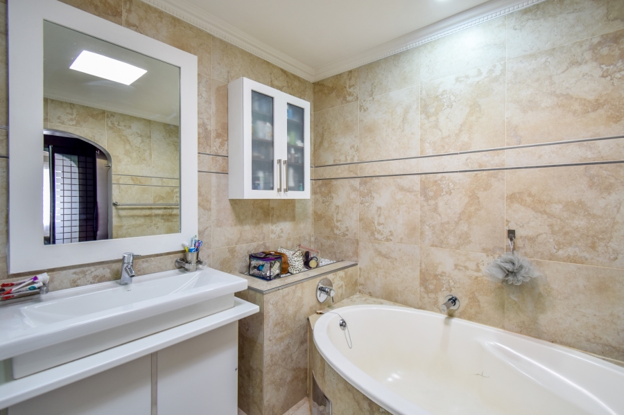3 Bedroom Property for Sale in Faerie Glen Gauteng