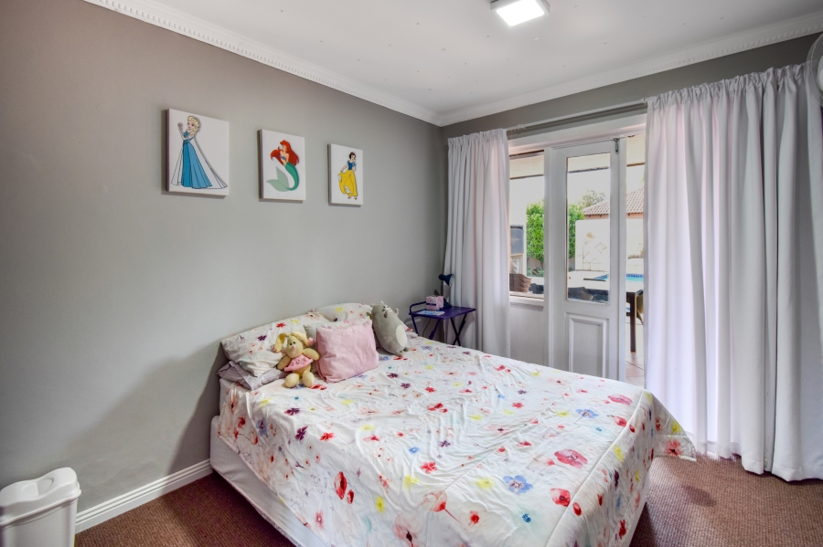 3 Bedroom Property for Sale in Faerie Glen Gauteng
