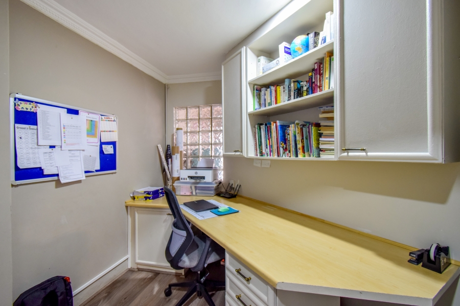 3 Bedroom Property for Sale in Faerie Glen Gauteng