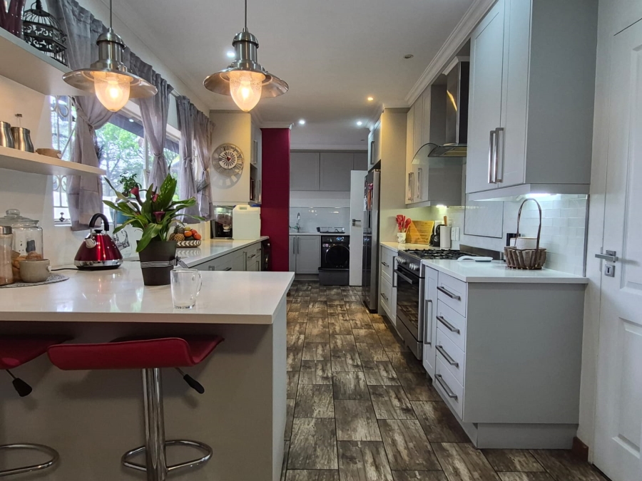 5 Bedroom Property for Sale in Terenure Gauteng