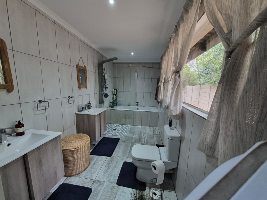 5 Bedroom Property for Sale in Terenure Gauteng