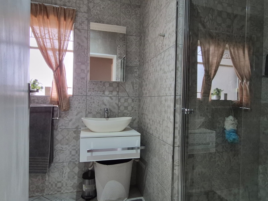 5 Bedroom Property for Sale in Terenure Gauteng