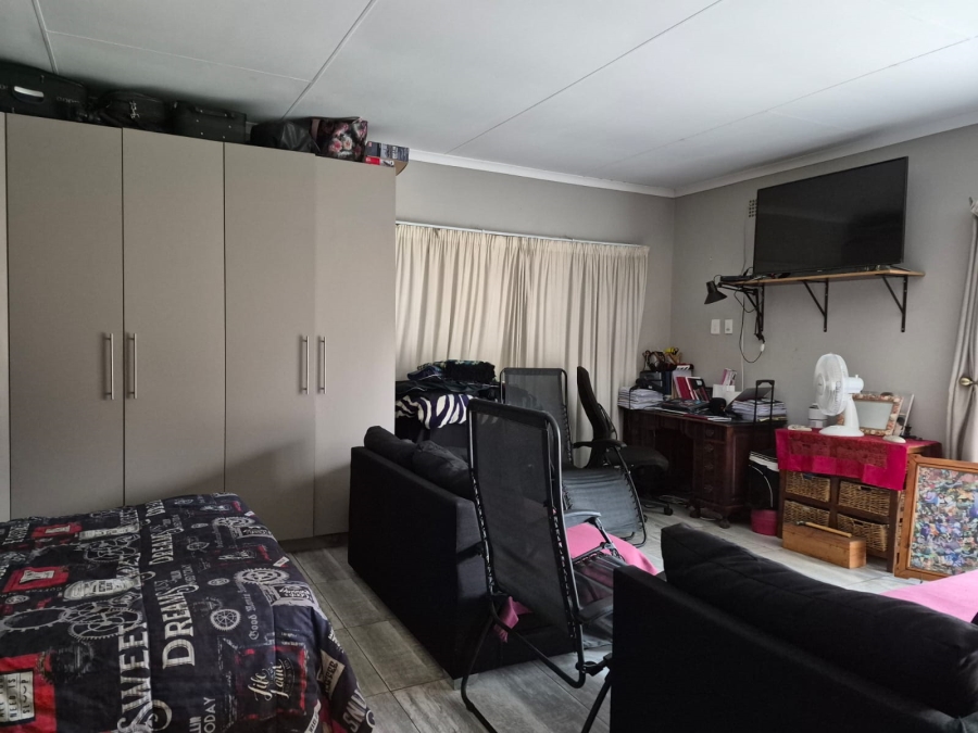 5 Bedroom Property for Sale in Terenure Gauteng