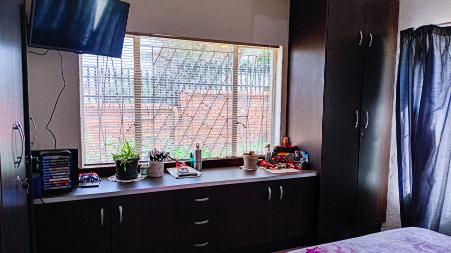 3 Bedroom Property for Sale in Ridgeway Gauteng