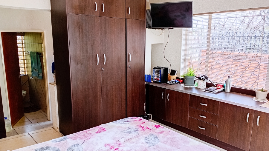 3 Bedroom Property for Sale in Ridgeway Gauteng