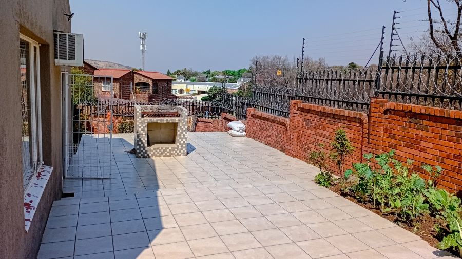 3 Bedroom Property for Sale in Ridgeway Gauteng