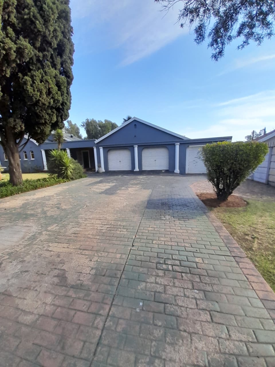 4 Bedroom Property for Sale in Krugersrus Gauteng