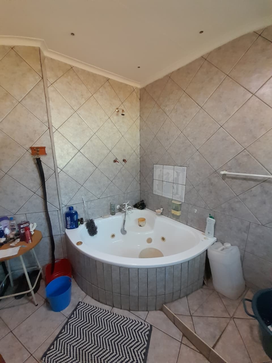 4 Bedroom Property for Sale in Krugersrus Gauteng
