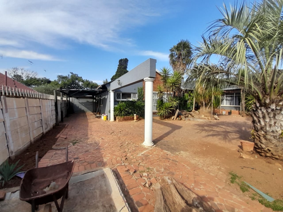 4 Bedroom Property for Sale in Krugersrus Gauteng