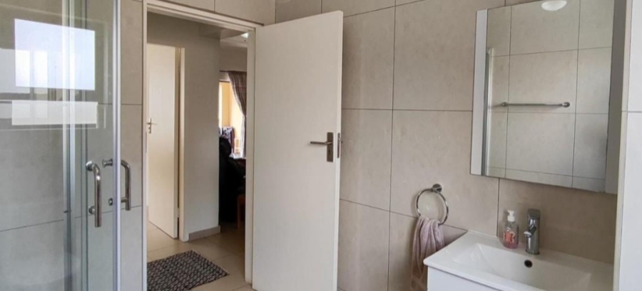 2 Bedroom Property for Sale in Lilianton Gauteng