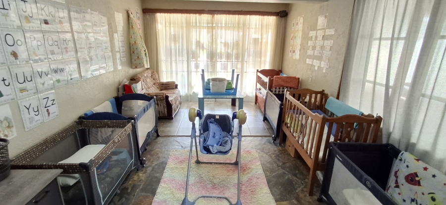 5 Bedroom Property for Sale in Pretoria Gardens Gauteng