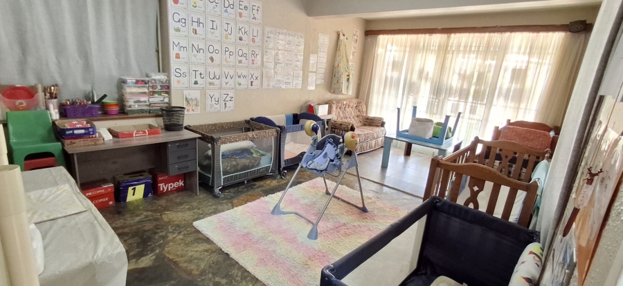 5 Bedroom Property for Sale in Pretoria Gardens Gauteng