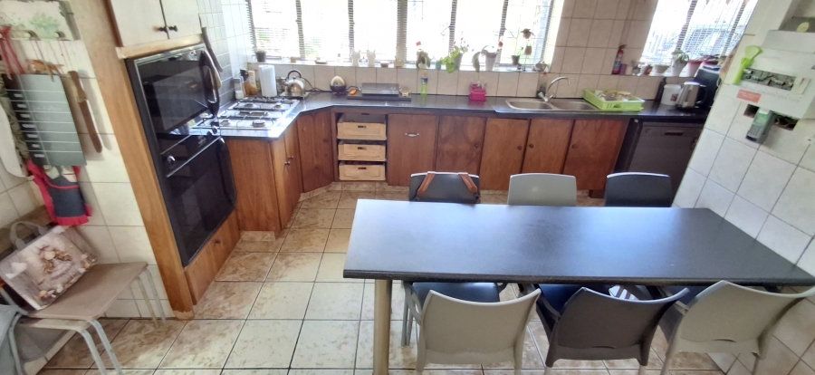 5 Bedroom Property for Sale in Pretoria Gardens Gauteng