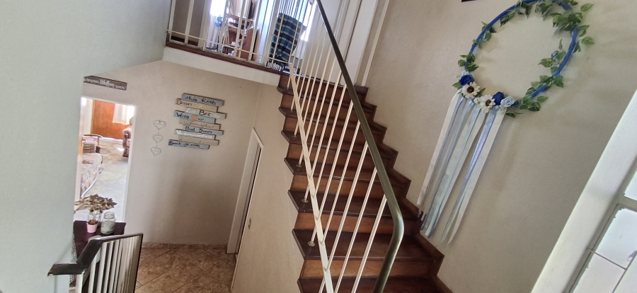 5 Bedroom Property for Sale in Pretoria Gardens Gauteng