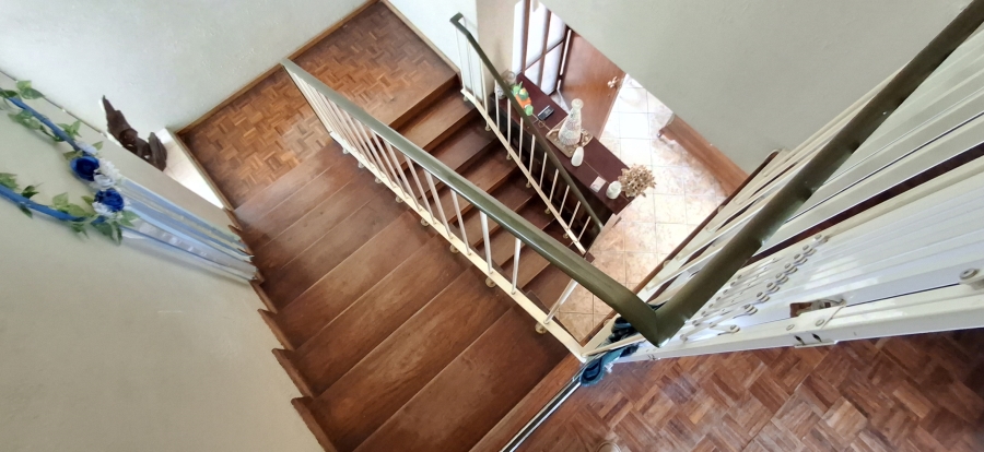 5 Bedroom Property for Sale in Pretoria Gardens Gauteng