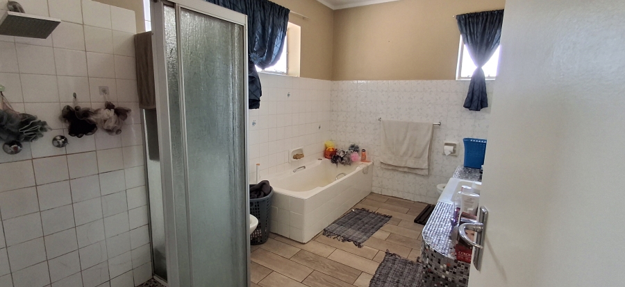 5 Bedroom Property for Sale in Pretoria Gardens Gauteng