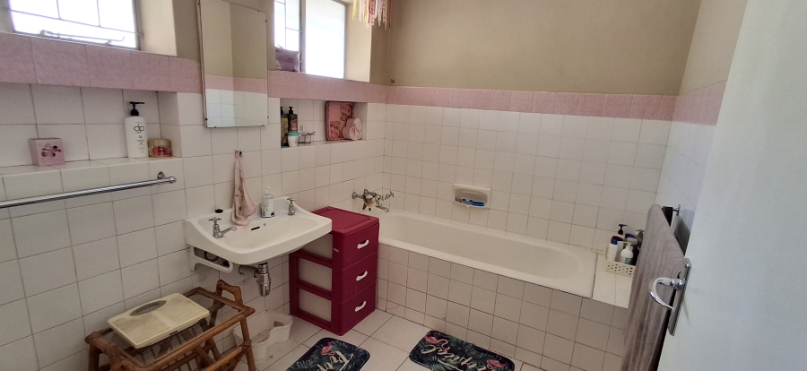 5 Bedroom Property for Sale in Pretoria Gardens Gauteng