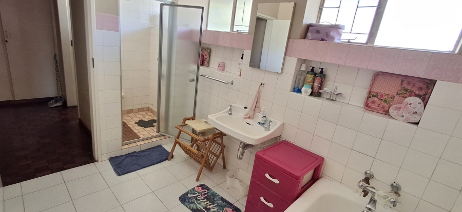 5 Bedroom Property for Sale in Pretoria Gardens Gauteng