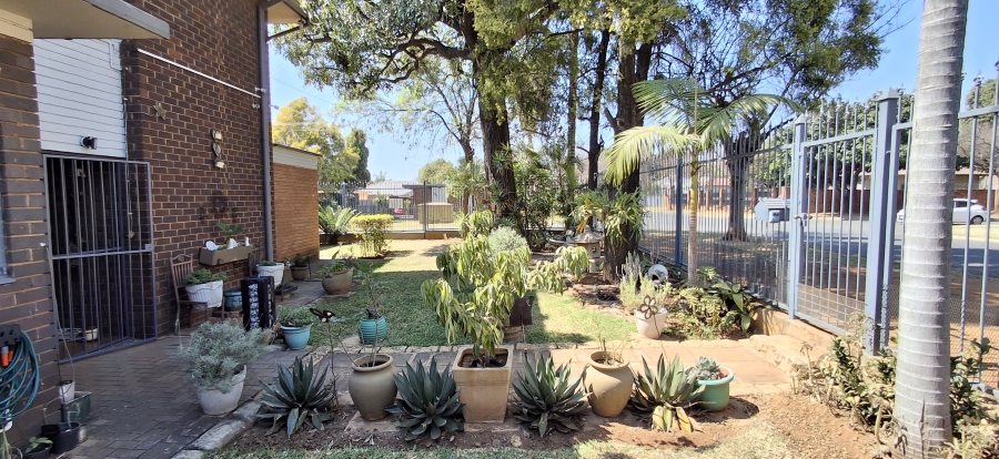 5 Bedroom Property for Sale in Pretoria Gardens Gauteng