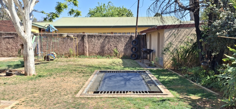 5 Bedroom Property for Sale in Pretoria Gardens Gauteng