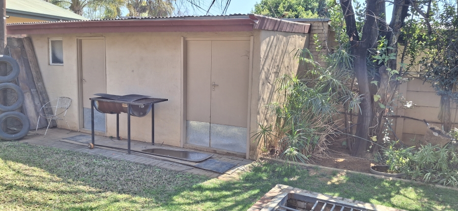5 Bedroom Property for Sale in Pretoria Gardens Gauteng