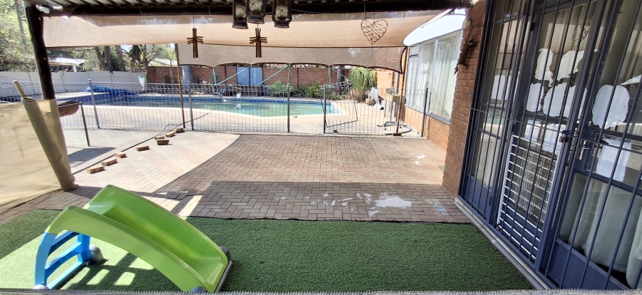 5 Bedroom Property for Sale in Pretoria Gardens Gauteng