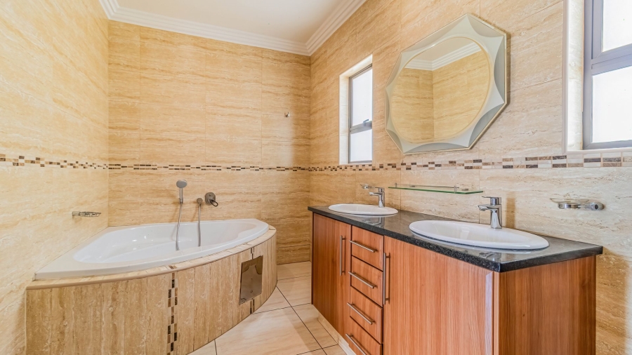 3 Bedroom Property for Sale in Greenstone Hill Gauteng