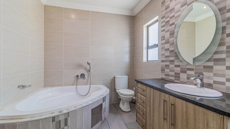 3 Bedroom Property for Sale in Greenstone Hill Gauteng