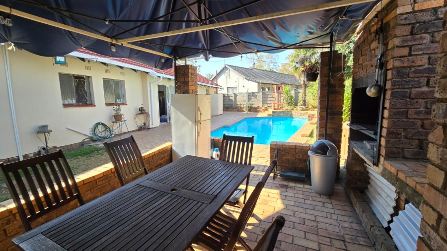 3 Bedroom Property for Sale in Brackendowns Gauteng