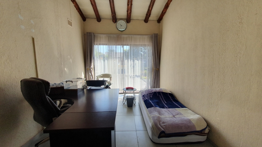 3 Bedroom Property for Sale in Brackendowns Gauteng