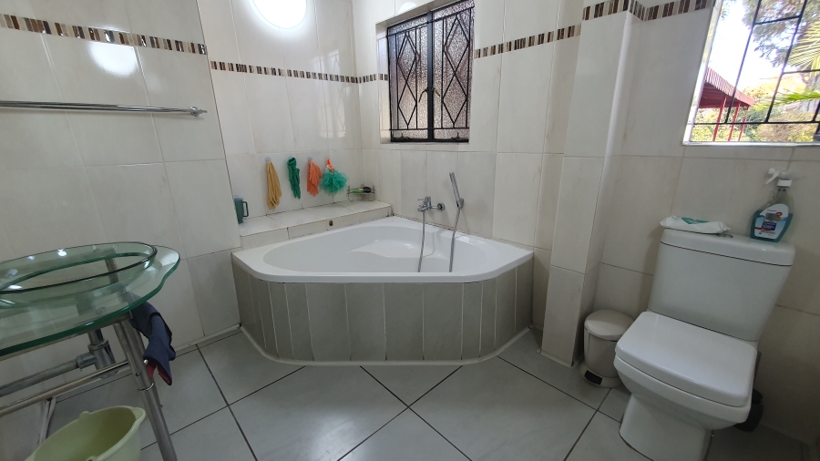 3 Bedroom Property for Sale in Brackendowns Gauteng