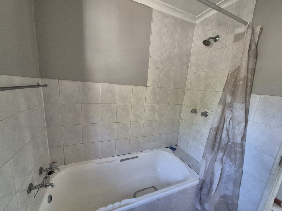 2 Bedroom Property for Sale in Vorna Valley Gauteng