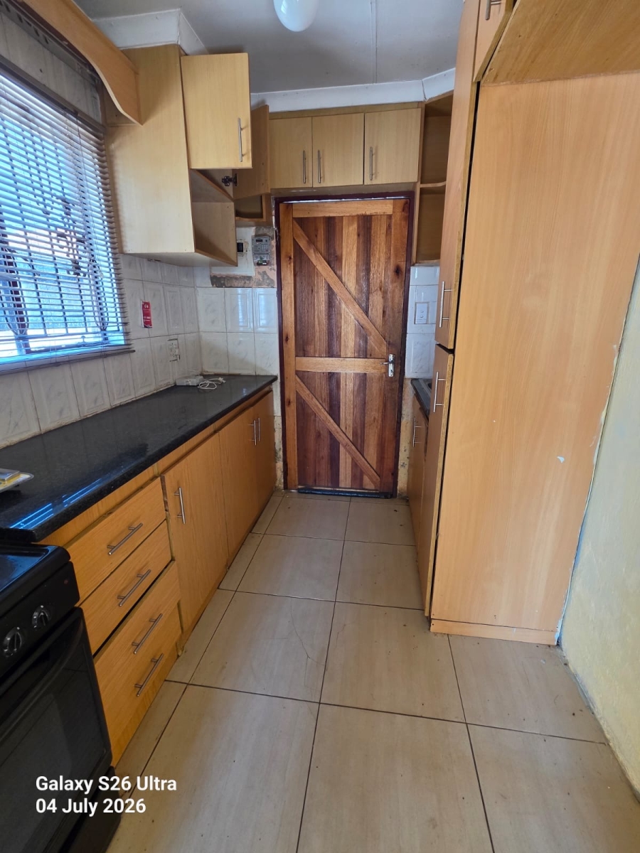 To Let 2 Bedroom Property for Rent in Clayville Gauteng