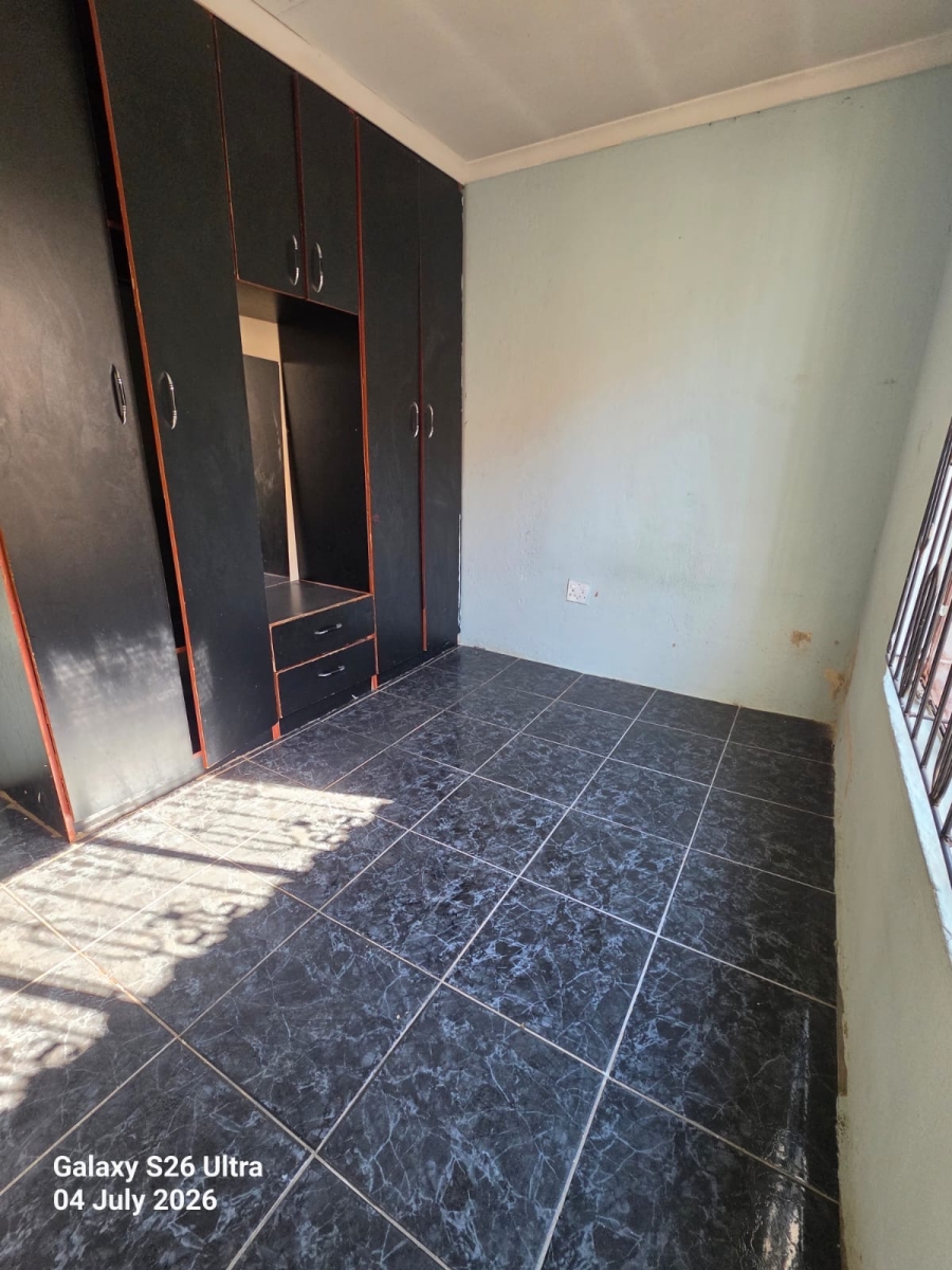 To Let 2 Bedroom Property for Rent in Clayville Gauteng