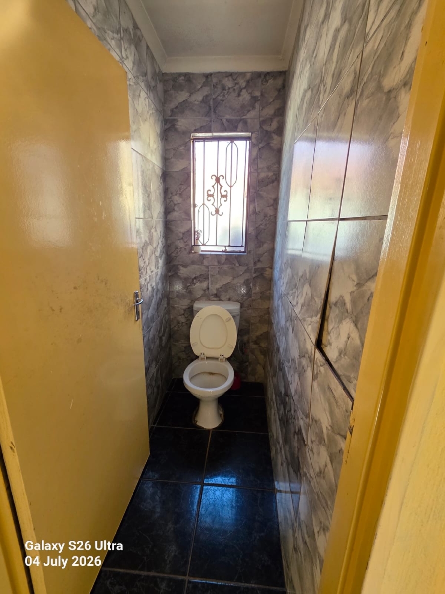 To Let 2 Bedroom Property for Rent in Clayville Gauteng