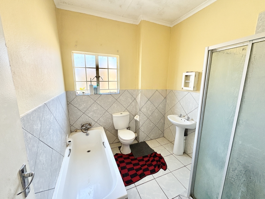 2 Bedroom Property for Sale in Erand Gardens Gauteng