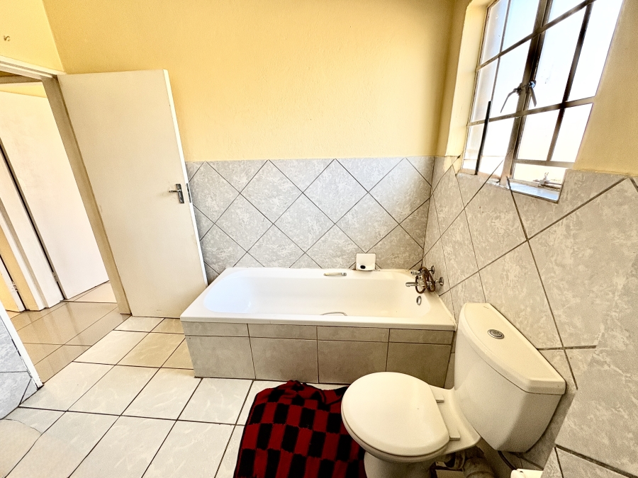 2 Bedroom Property for Sale in Erand Gardens Gauteng