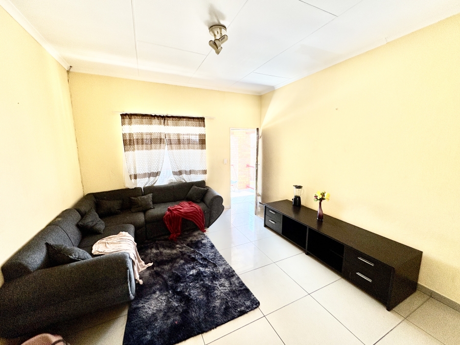 2 Bedroom Property for Sale in Erand Gardens Gauteng