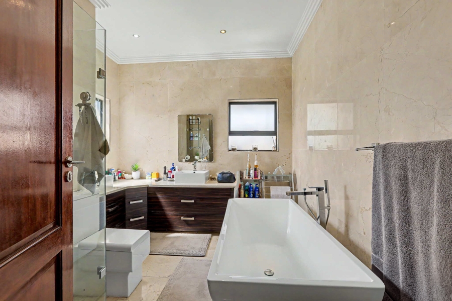 To Let 4 Bedroom Property for Rent in Waterfall Country Estate Gauteng