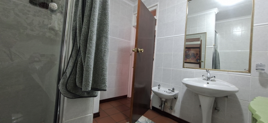 9 Bedroom Property for Sale in Wentworth Park Gauteng