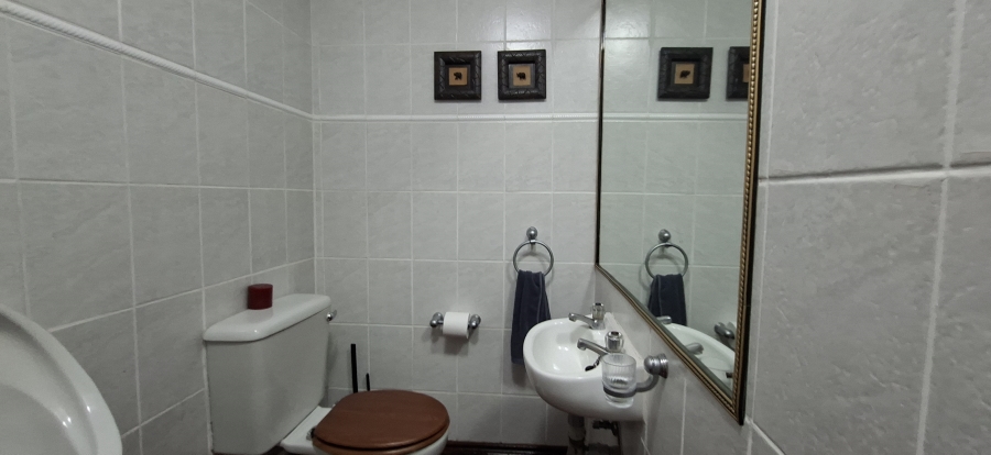 9 Bedroom Property for Sale in Wentworth Park Gauteng
