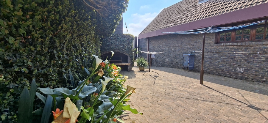 9 Bedroom Property for Sale in Wentworth Park Gauteng