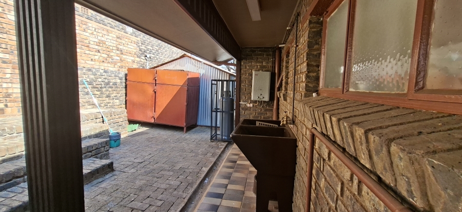 9 Bedroom Property for Sale in Wentworth Park Gauteng